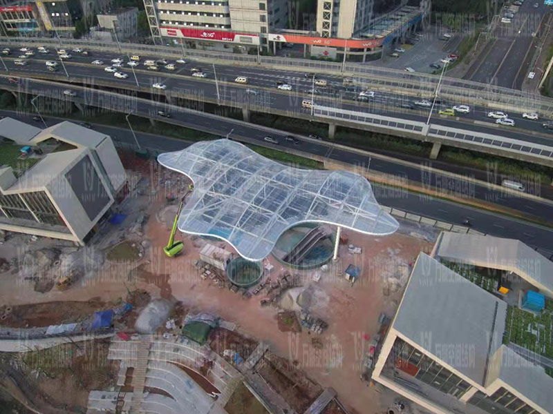 膜结构车棚停车棚定做多少钱,不同地区、款式及材料成本全解析